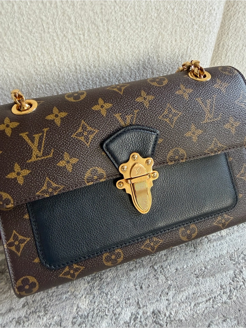 Louis Vuitton Monogram Victoire Shoulder Chain Bag - Picture 3 of 11